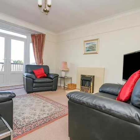 Holiday home Pengullyn